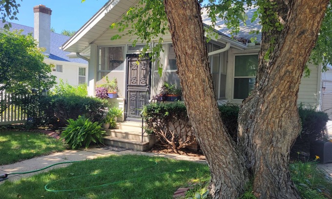 Downtown Omaha House | Central Omaha Private Room near UNMC, Blackstone, Midtown