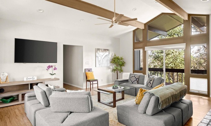 Flagstaff House | Central pet-friendly, upper-level duplex with views, near shopping and more!