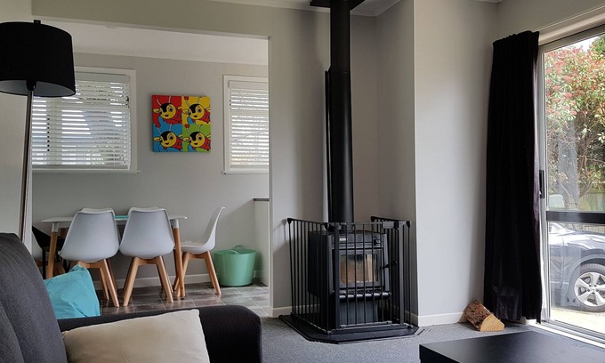 Rotorua House | Central Rotorua house with garden flat. Huge back yard, trampoline and fireplace