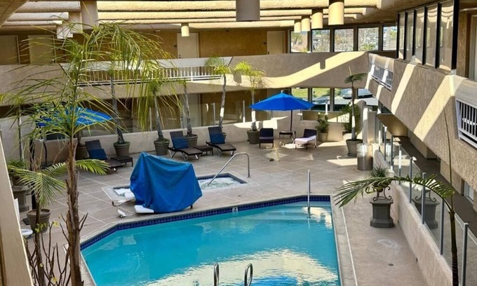 Old Towne Hotel | Central Seal Beach Location – Walk to Beach, Pier, Shops & Restaurants