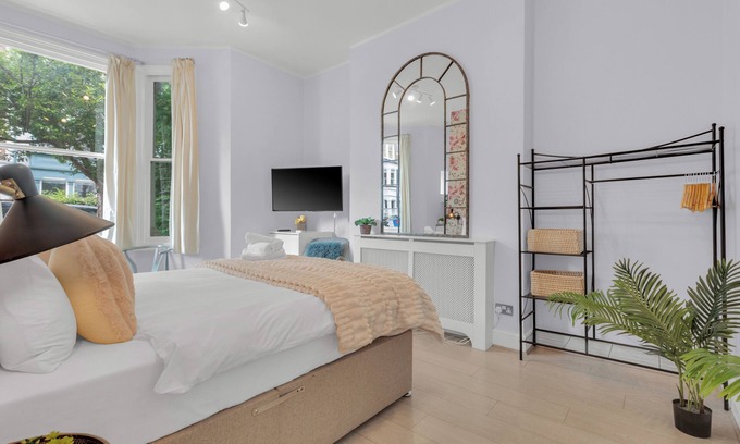 Addison Apartment | Central Studio in Lena Gardens Hammersmith by MySquare