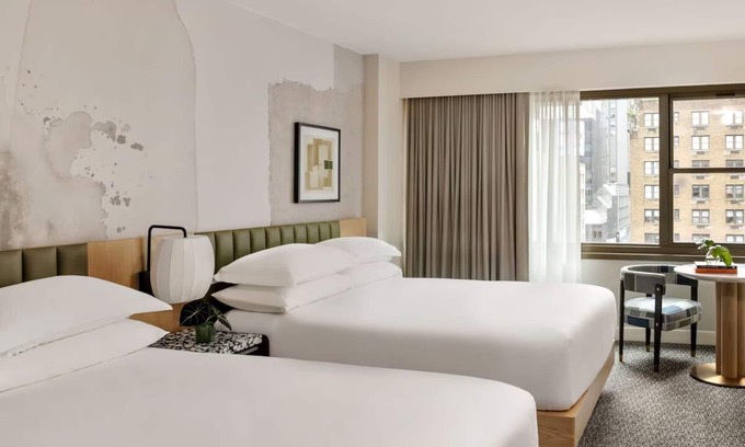 Midtown West Hotel | Central Times Square Hotel Suite – Your Gateway to NYC Landmarks