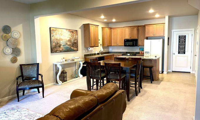 Coeur d'Alene House | Central townhome 2B/2.5b w loft, bbq and propane fire pit. 11min from downtown