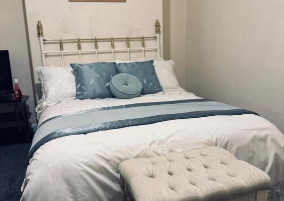 Leeds House | Centrally located Double Bedroom in Leeds