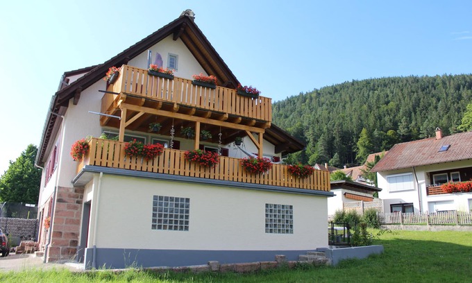 Mitteltal Apartment | Centrally located Ferienwohung overlooking Mitteltal.