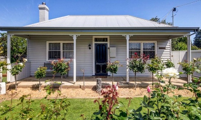 Port Fairy House | Centrally located family home