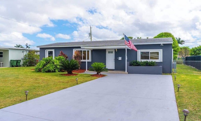 Homestead House | Centrally located Family-business Home