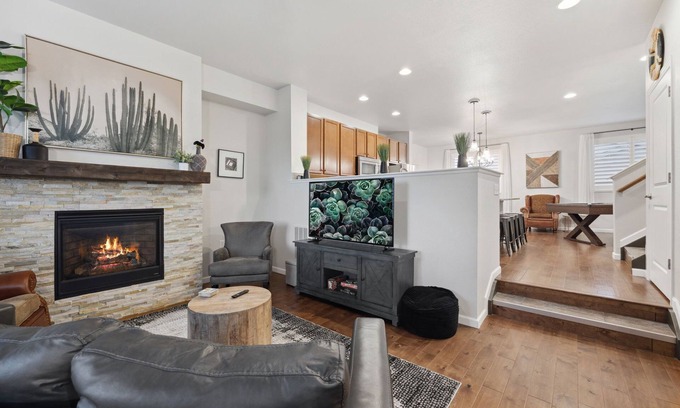 Centerra House | Centrally located Home near MCR, Blue Arena, I-25, RMNP easy access, Pool Table!