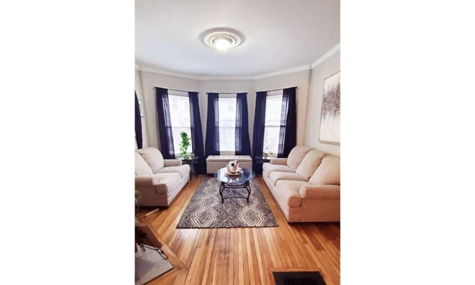 Dorchester House | Centrally located in the heart of Boston near T