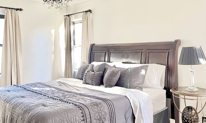 South Tulsa House | Centrally Located, La Bella , is a well appointed home in a quiet neighborhood