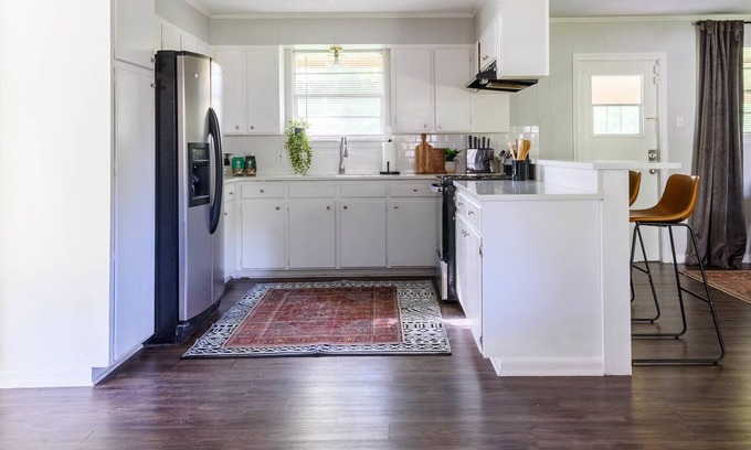 Mid City South House | ☑️ Centrally located ☑️ KING BEDS ☑️ Fast Wifi