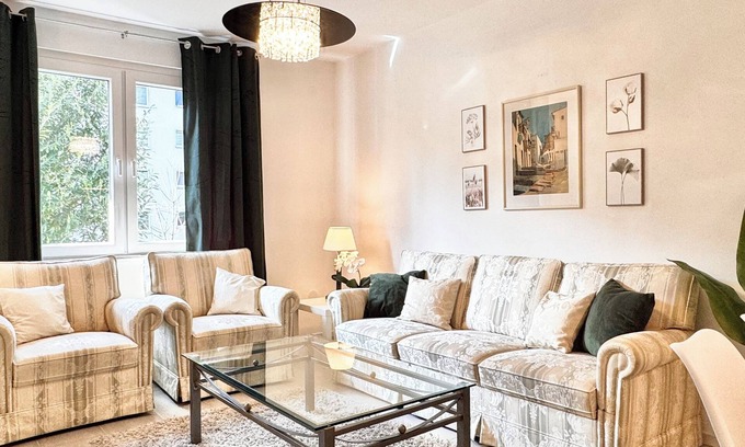 Suedviertel Condo | Centrally located near Essen main station and the University of Duisburg-Essen