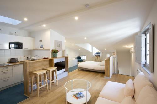 Saint-Michel Apartment | Centre Historique - Tour du Pin 3