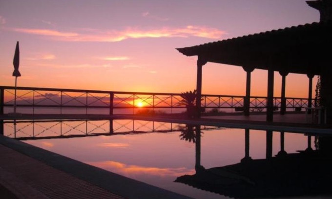 Taucho Villa | CERCADO DEL MEDIO, CHALET con PISCINA PRIVADA