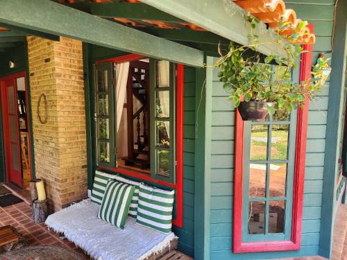 Itaipava House | Chalé Cantagalo, charme e romance, piscina