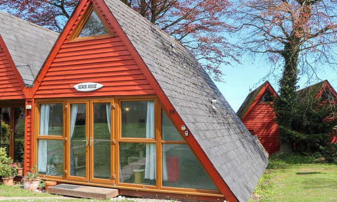Great Mongeham Cottage | CHALET 58 - THE BEACH HOUSE, family friendly, with pool in Kingsdown