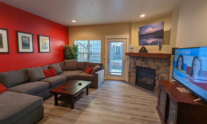 Government Camp Ski Chalet | Chalet 65 at the Official Collins Lake Resort