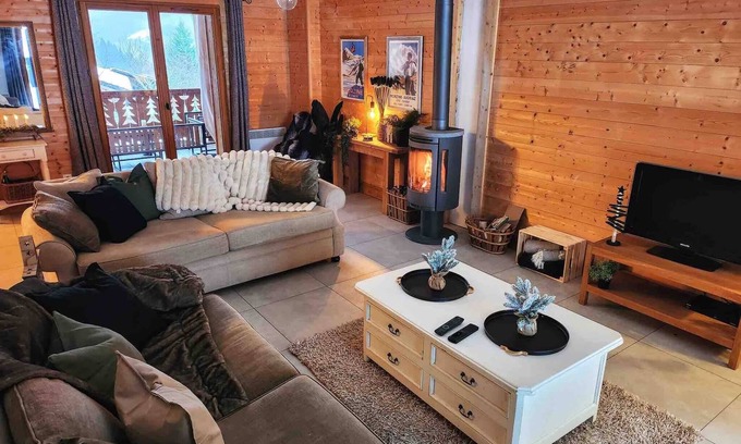 Saint-Jean-dʼAulps House | Chalet Abricotine, sleeps 10, Hot tub