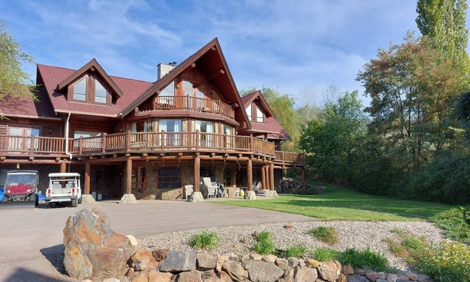 Vernon Ski Chalet | Chalet at Swan Lake