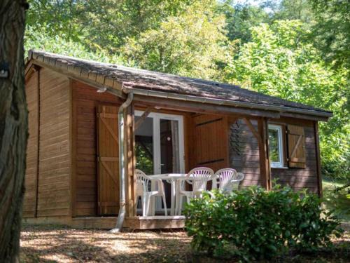 Sauveterre-de-Rouergue Other | Chalet avec Terrasse à Sauveterre-de-Rouergue, 2 Chambres, Équipements Complets - API-1-52-410