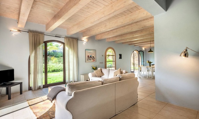 Trequanda Ski Chalet | Chalet "Azzurro" with Mountain View, Shared Pool & Wi-Fi