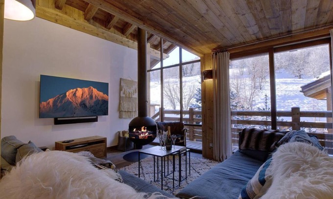 Le Raffort Ski Chalet | Chalet, balcony, fireplace or stove, parking, tv, ski locker, 175m², Méribel