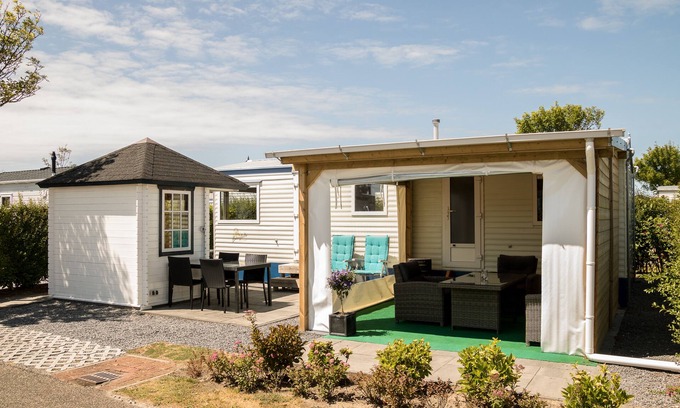 Renesse Ski Chalet | Chalet by the sea in beautiful holiday park *