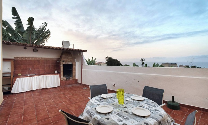 Puerto de la Cruz Ski Chalet | Chalet "Casa Barreto" with Sea View, 3 Private Terraces & Wi-Fi