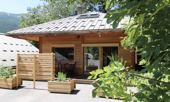 Forville Ski Chalet | Chalet "Charmant Petit Individuel" with Private Terrace & Wi-Fi