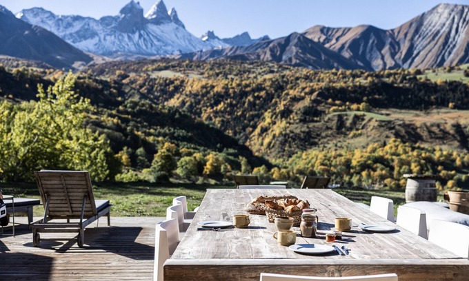 Albiez-Montrond Ski Chalet | Chalet d’Albiez, a 360° Mountain View with Panoramic Terrace