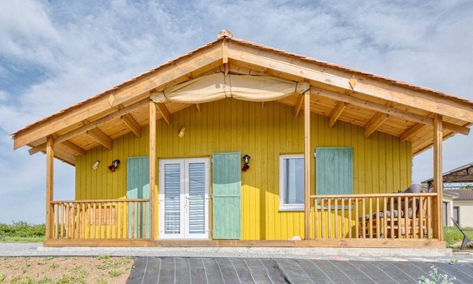 Thenac Ski Chalet | Chalet 'De Campagne En Dordogne' with Private Terrace and Private Garden