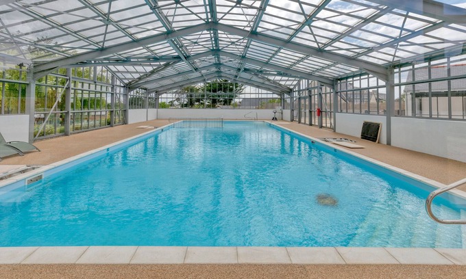 Guerande Ski Chalet | Chalet 'Éco Mary, Nature Et Piscine' with Shared Pool, Shared Terrace and Wi-Fi