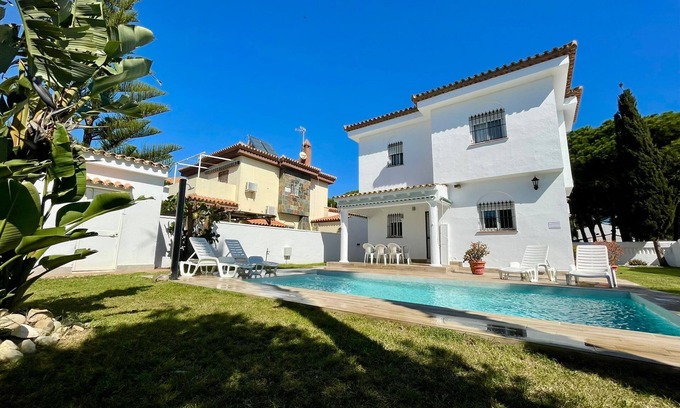 Chiclana de la Frontera Ski Chalet | Chalet Edén Azul, fly screens and air-con