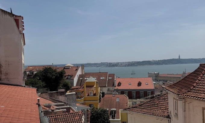 Lisbon Old Town Ski Chalet | Chalet for 5 in the city center