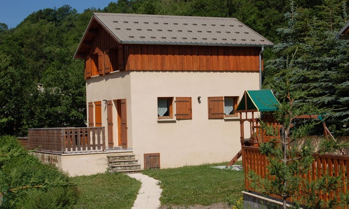 Saint-Jean-Saint-Nicolas Ski Chalet | Chalet 'Edelweiss 6 Personnes' with Mountain View, Private Terrace and Wi-Fi