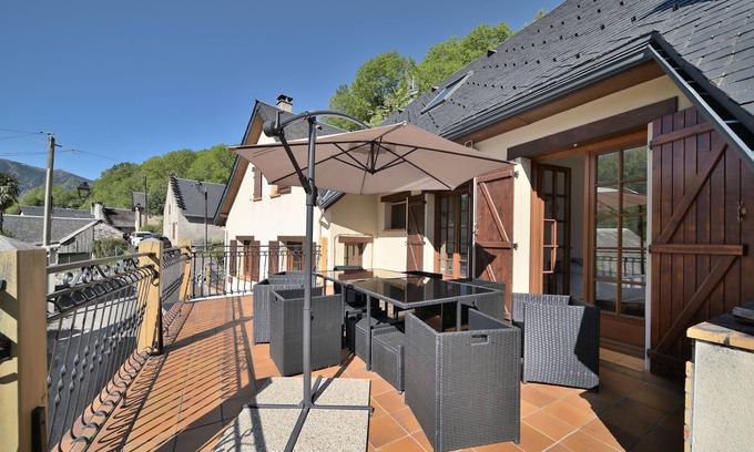 Boutx House | Chalet 'Gite 12 Personnes Boutx' with Mountain View, Private Terrace and Wi-Fi
