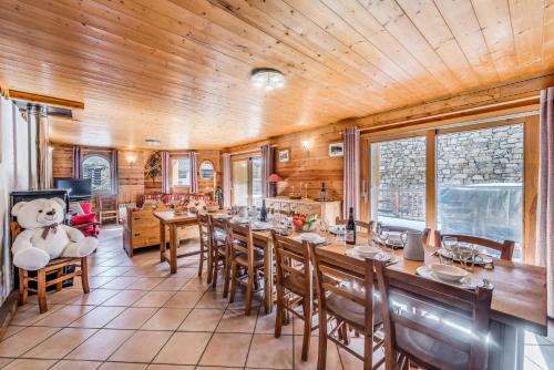 Les Almes Ski Chalet | Chalet Gypaete - Chalet Traditionnel 180m2 - 6 chambres, 6 salles de bain, jacuzzi MAE-5886