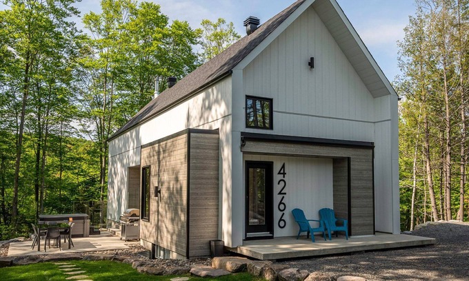 Les Pays-d'en-Haut Regional County Municipality Ski Chalet | Chalet Haut-Bois | Hiking, Skiing & Spa