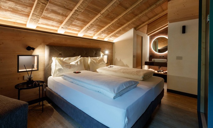 Livigno Ski Chalet | Chalet 'Ice Villa Genf with Spa' with Mountain View, Shared Garden and Wi-Fi