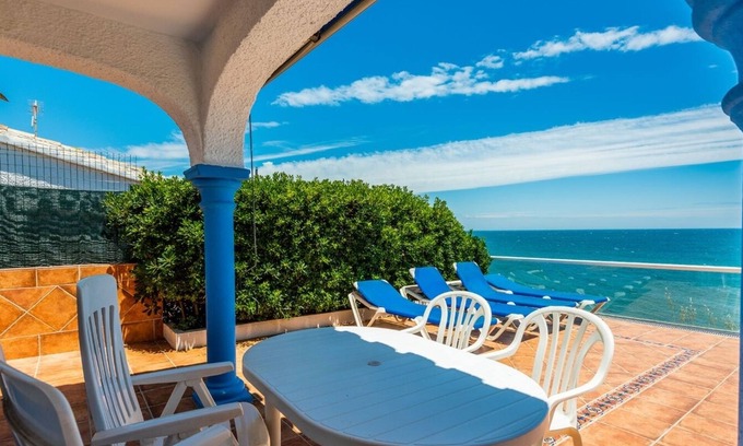 El Faro Villa | Chalet junto al mar vistas maravillosas. 1 Fuengirola by Ruralidays