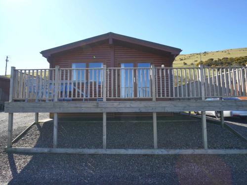 Kinross Ski Chalet | Chalet Loch Leven Lodge 11 by Interhome