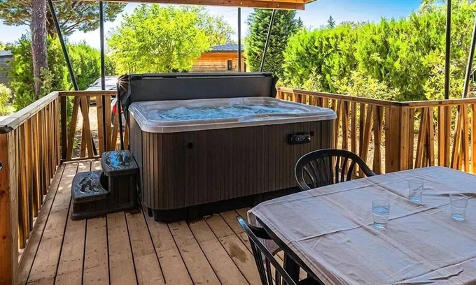 Lourmarin Ski Chalet | Chalet Luberon - 35m2 - 2 bedrooms + Jacuzzi 4 people