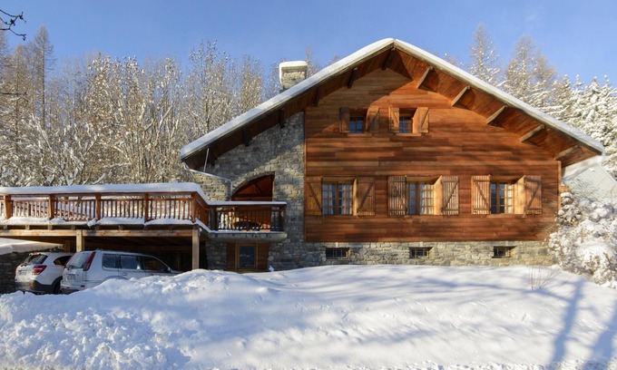 Forville Ski Chalet | Chalet Mont Milo, spacious 5 bedroom, Sauna, Billard, Babyfoot, close the slopes