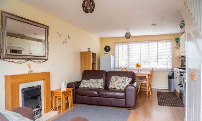 Pembroke House | chalet, near beautiful beach