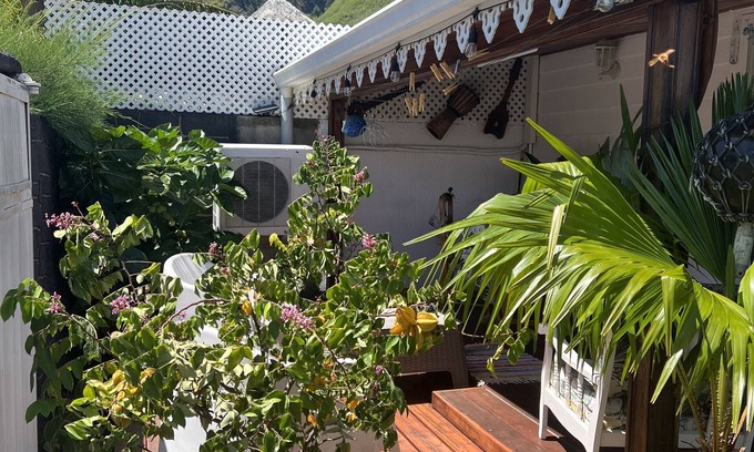 Moorea-Maiao Ski Chalet | Chalet on the fairway with sea access
