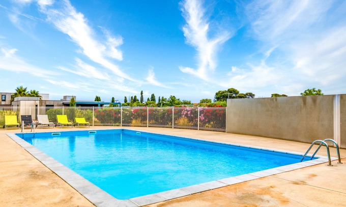 Pomerols Ski Chalet | Chalet 'Pomérols' with Shared Pool, Private Terrace and Air Conditioning