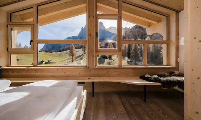 Sesto Ski Chalet | Chalet 'Rotwandwiesen 1' with Mountain View, Private Terrace and Wi-Fi