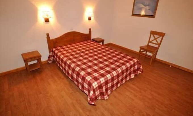Puy-Saint-Vincent Ski Chalet | Chalet, ski-in/ski-out & foot of the slopes, fitness, swimming pool, terrace, tv, 41m²