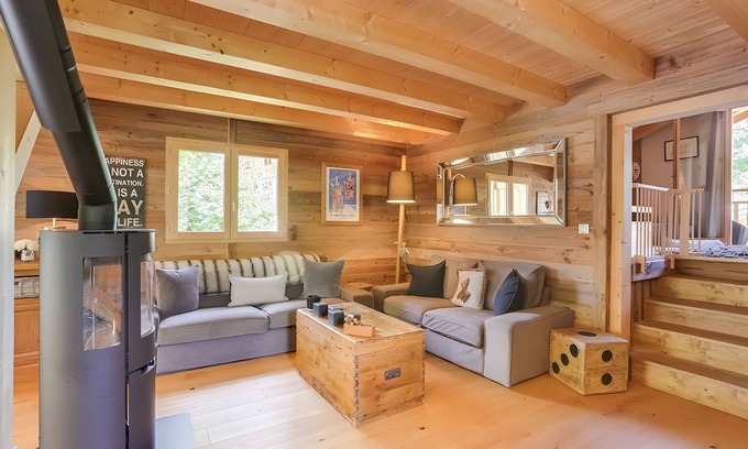 Samoens Ski Chalet | Chalet 'Standing Jacuzzi' with Mountain View, Shared Terrace and Wi-Fi