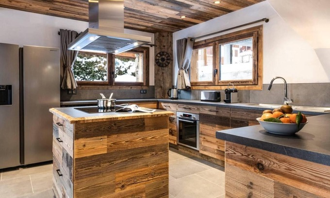 Champagny-en-Vanoise Ski Chalet | Chalet, view mountain, swimming pool, sauna, balcony, parking, tv, 300m², Champagny-en-Vanoise
